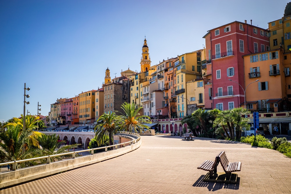 Menton shutterstock 1941273505, Route des Grandes Alpes