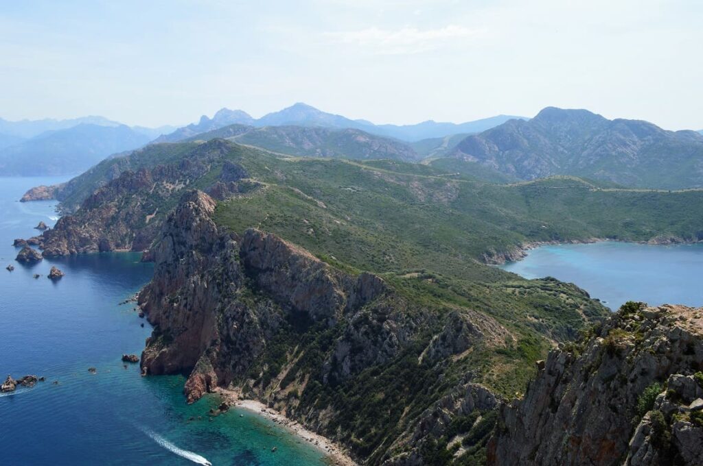 Uitzicht binnenland Capo Rosso PVF, Wandelen Corsica