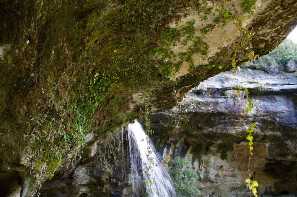 Cascade Baumicou rotswand PVF, wandelen in de Ardèche