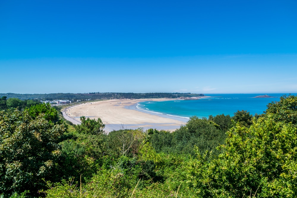 Sables dOr les Pins Cotes dArmor Bretagne shutterstock 1913796520, bezienswaardigheden Côtes d'Armor