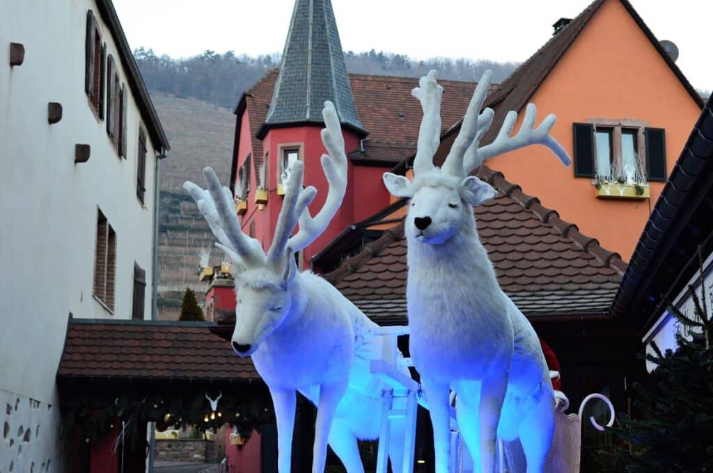 Winterse versiering in Riquewihr