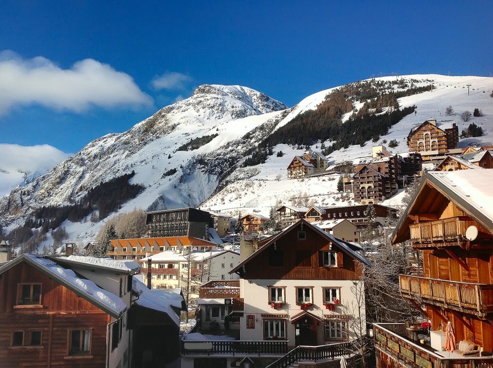 Appartemeten- en hotelcomplexen in het wintersportdorp Les Deux Alpes in Frankrijk