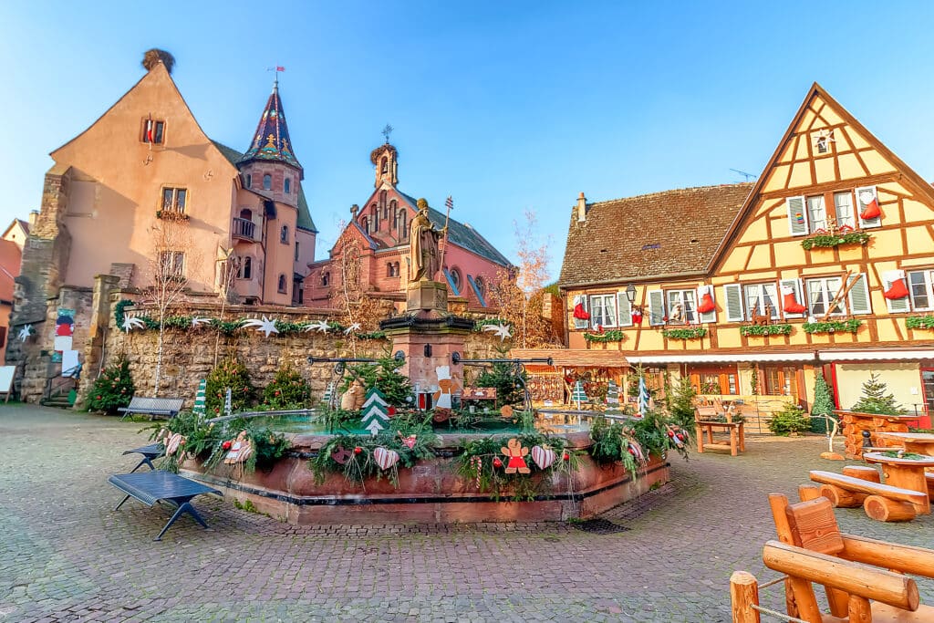 Oude fontein Eguisheim Alsace shutterstock 1636330351, Riquewihr