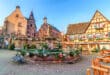 Oude fontein Eguisheim Alsace shutterstock 1636330351, Straatsburg
