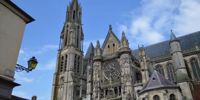 Bezoek Chantilly en Senlis twee historische dorpjes in Noord Frankrijk, Oise