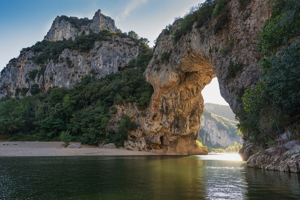 Pont dArc Ardeche shutterstock 490844971, glamping safaritenten Midden-Frankrijk