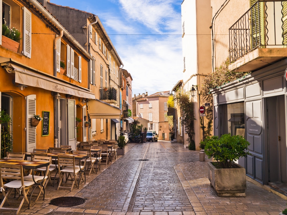 Straatjes Saint Tropez shutterstock 138848507, vakantie in Saint-Tropez