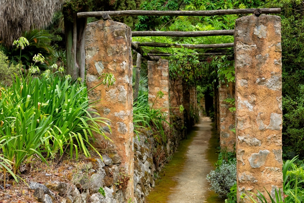 Menton Jardin Serre de la Madone shutterstock 2200765731, Menton