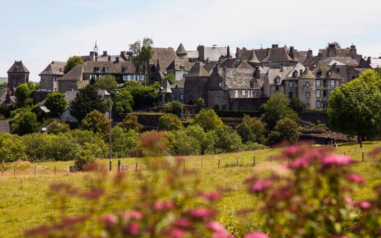 Salers Auvergne shutterstock 1379290844 edited, auvergne