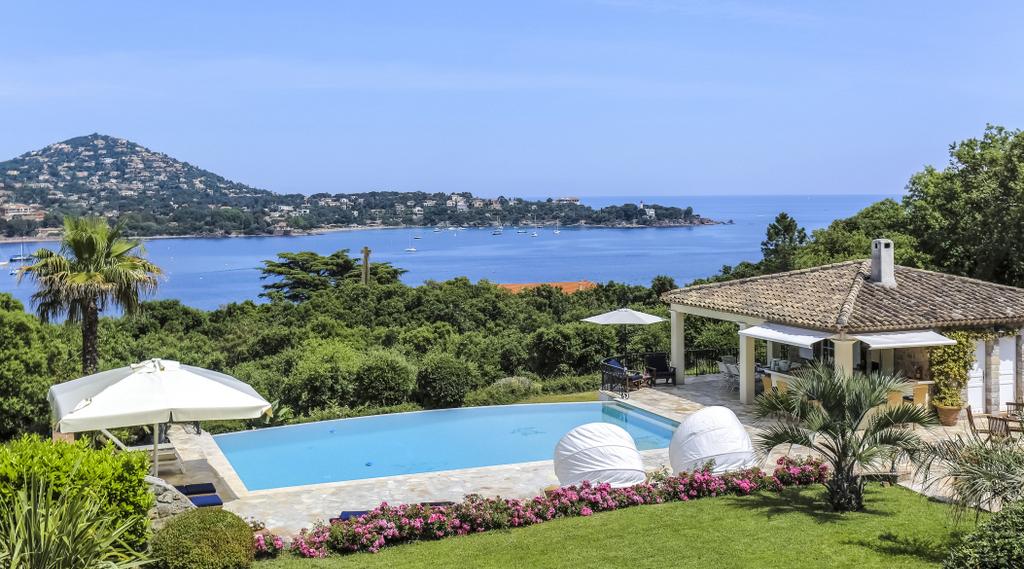 agay villa aan zee 1, Natuurhuisjes in Zuid-Frankrijk met zwembad