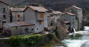 Burzet rivier PVF header, Ardèche