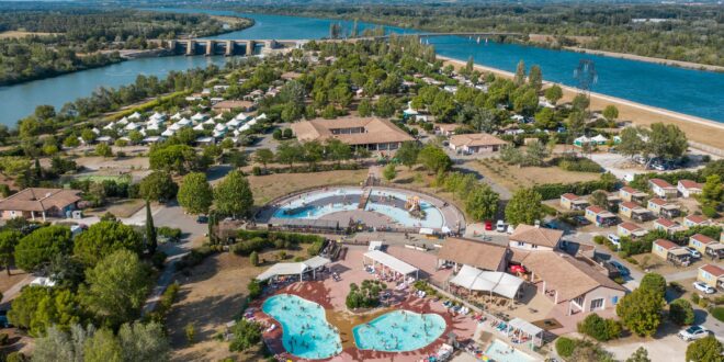 Frankrijk VilleneuvelesAvignon Campeole Ile des Papes ExtraLarge, Campings Ardèche