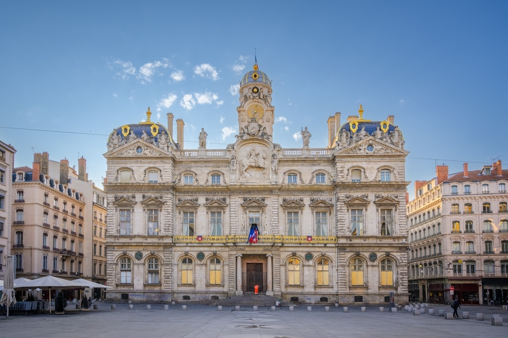 het stadhuis van Lyon gezien van vooraf op een zonnige dag