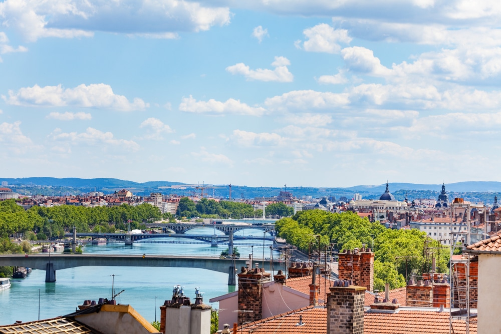 bruggen over de rivier in Lyon gezien van bovenaf