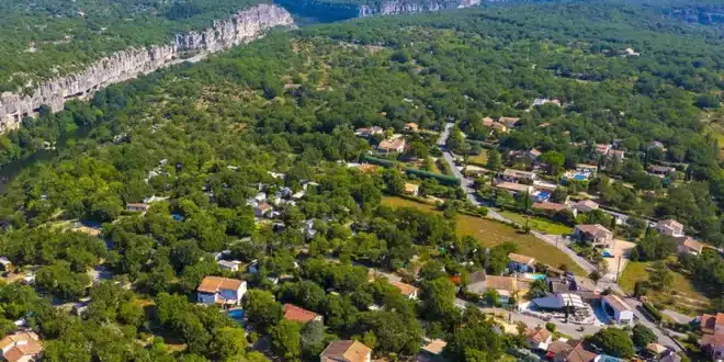 Camping Le Petit Bois 1, Camping Drôme aan rivier