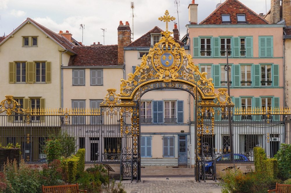 Hotel Dieu le Comte Troyes shutterstock 1865352343, bezienswaardigheden Troyes