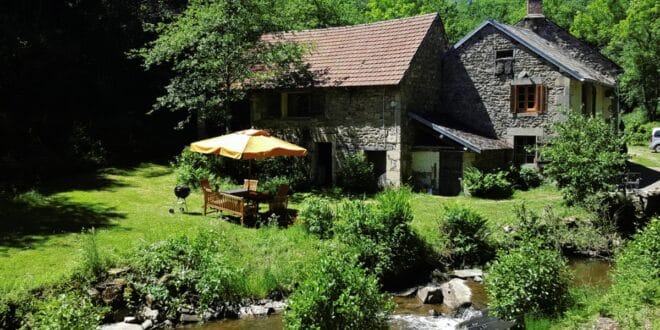 Natuurhuisje in Saint Priest des Champs 1, bijzonder overnachten Noord-Frankrijk