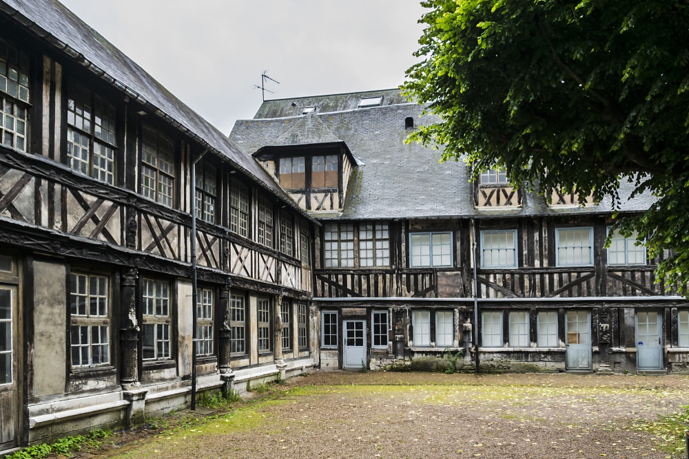 Saint Maclou kerkhof Rouen 768468616, mooie bezienswaardigheden in Rouen