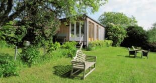 Tiny house in Semelay 1, glamping & safaritenten in de Morvan