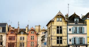 Troyes Aube shutterstock 1720877554, Sedan