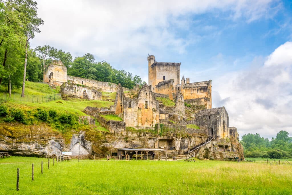 Kasteel Commarque kastelen Dordogne shutterstock 2021331899, kastelen in de Dordogne