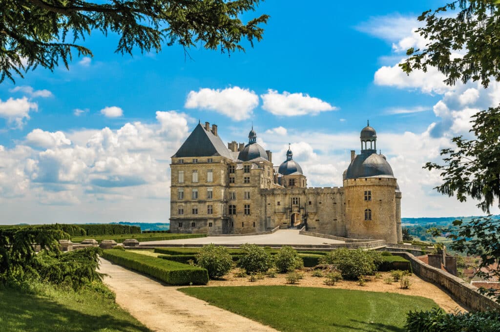 chateau de Hautefort kastelen dordogne shutterstock 1385063954, kastelen in de dordogne
