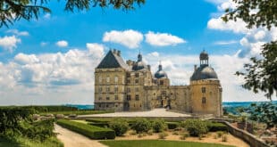 chateau de Hautefort kastelen dordogne shutterstock 1385063954, mooiste kastelen van Frankrijk