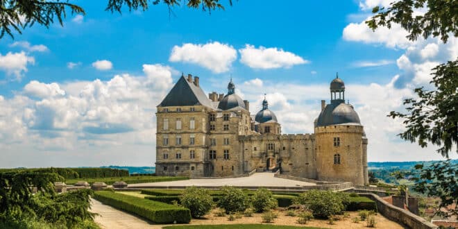 chateau de Hautefort kastelen dordogne shutterstock 1385063954, bijzonder overnachten Noord-Frankrijk