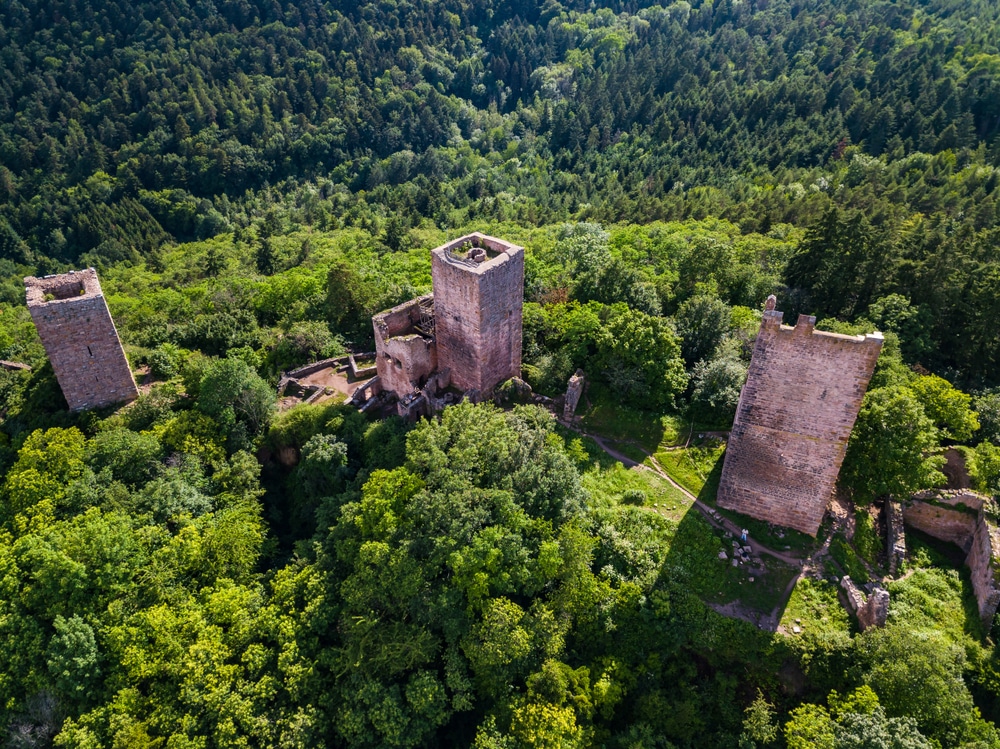 Les Trois Chateaux dEguisheim Elzas shutterstock 1130136518, kastelen Elzas