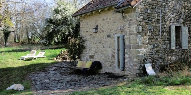 Natuurhuisje in Genouillac header, campings in de Dordogne met een zwembad