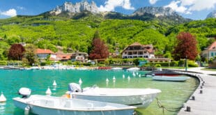 jachthaven in Talloires aan het meer van Annecy shutterstock 775507024, Wandelen Franse Alpen Abondance