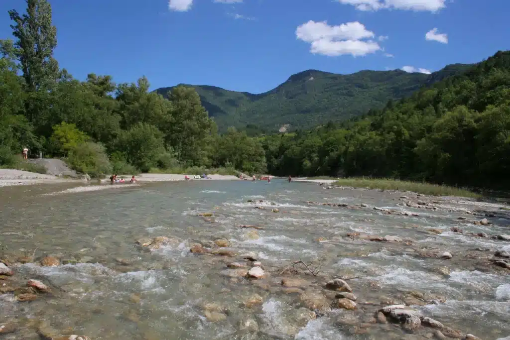 origin 00000339501 2, campings aan een rivier in de Drôme