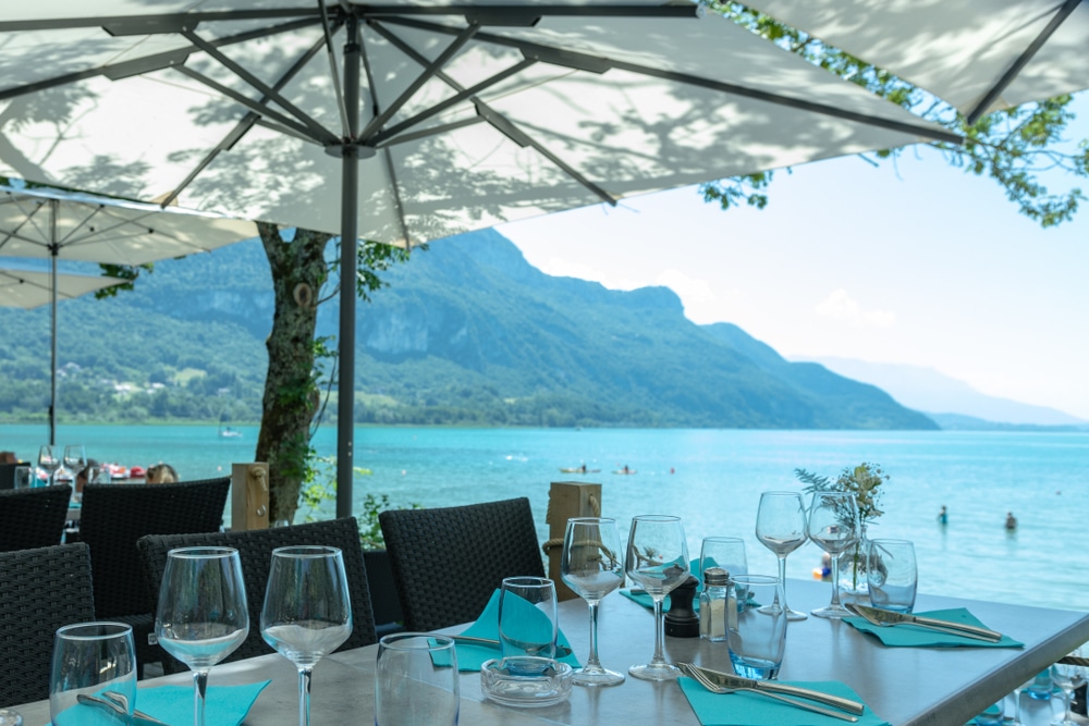 restaurant lac du bourget shutterstock 1275763630, Lac du Bourget