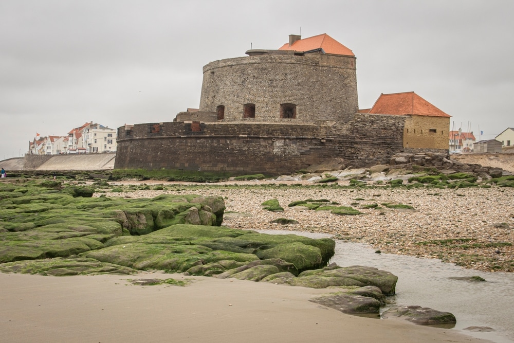 Fort Mahon Fort dAmbleteuse op strand van Ambleteuse Opaalkust shutterstock 2234313405, Opaalkust