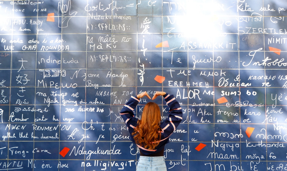 Le mur des je taime montmartre parijs shutterstock 1295252581,