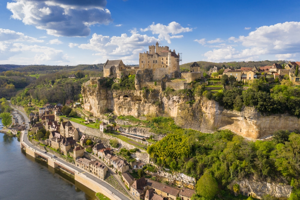 Deze afbeelding heeft een leeg alt-attribuut; de bestandsnaam is Kasteel_van_Beynac_Dordogne_1366016375.jpg