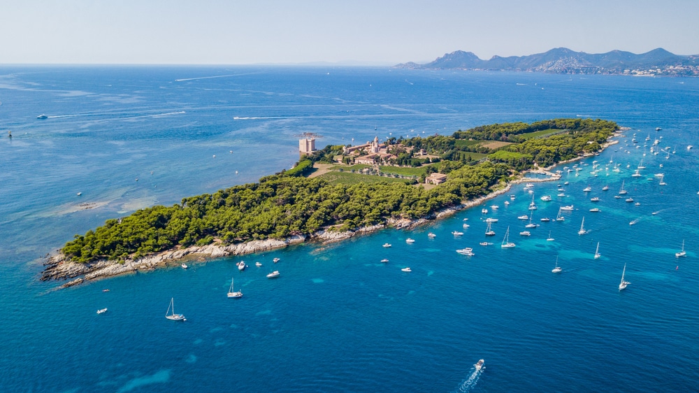 Ile Sainte Marguerite en Ile Saint Honorat cote dazur shutterstock 1548390296, Côte d'Azur