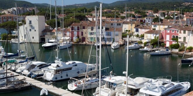 Port Grimaud haven Shutterstock 2447826431, glampings in de Gorges du Verdon