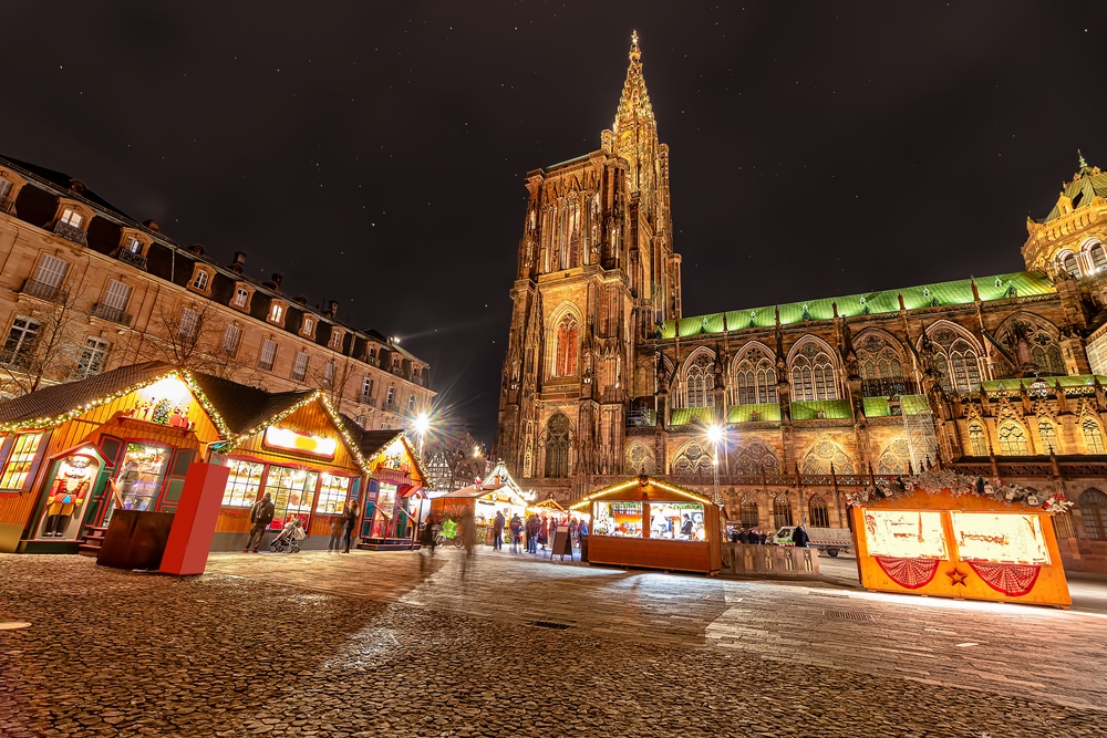kathedraal kerstmarkt straatsburg elzas shutterstock 1646368021, Straatsburg