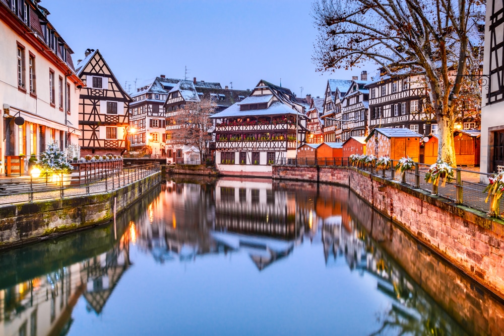 kerst in wijk Petite France Straatburg Elzas shutterstock 794624632, Straatsburg