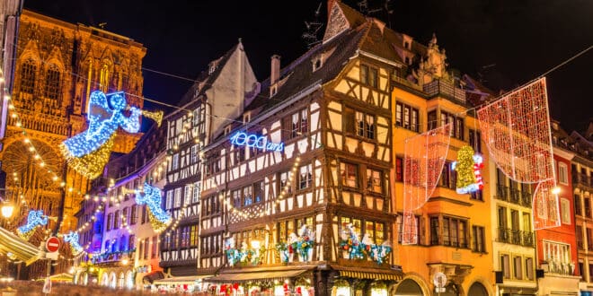 kerstmarkt straatsburg met kathedraal elzas shutterstock 355233524, Straatsburg
