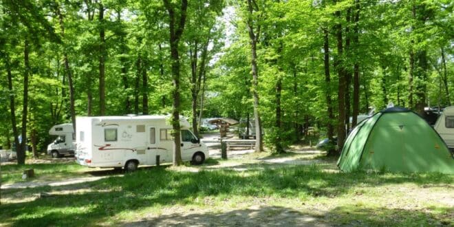 Camping Huttopia Versailles Kampeerplaatsen, Châlons-en-Champagne