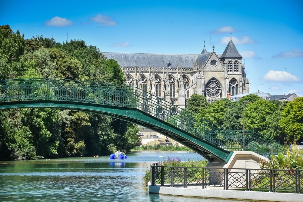 le jard en saint etienne kathedraal chalons en champagne champagnestreek noord frankrijk shutterstock 2509940911, Châlons-en-Champagne