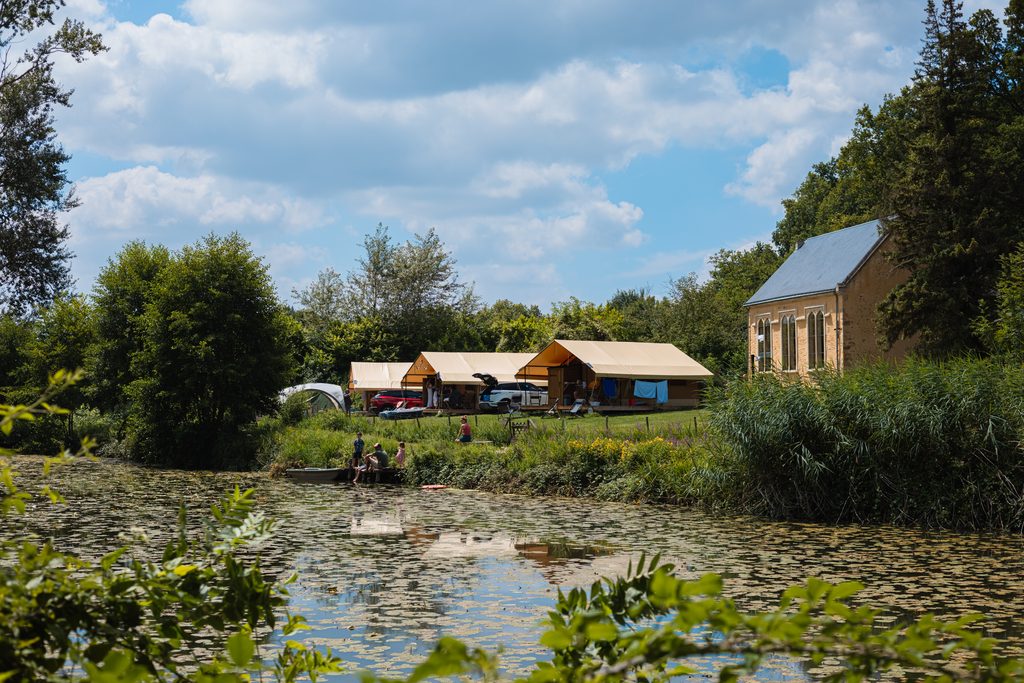 les castels campings france tente glamping chapelle etang,